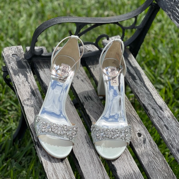 Badgley Mischka Tempest Embellished Block NWT
Heel Sandal size 9 - Picture 13 of 13
